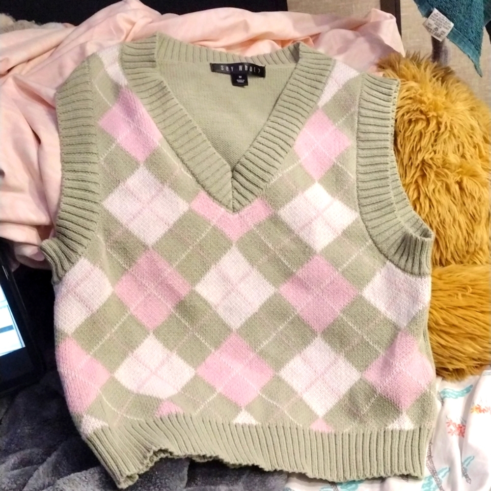 Academia Argyle Sweater ° cute ° green & pink ° medium ° say what?